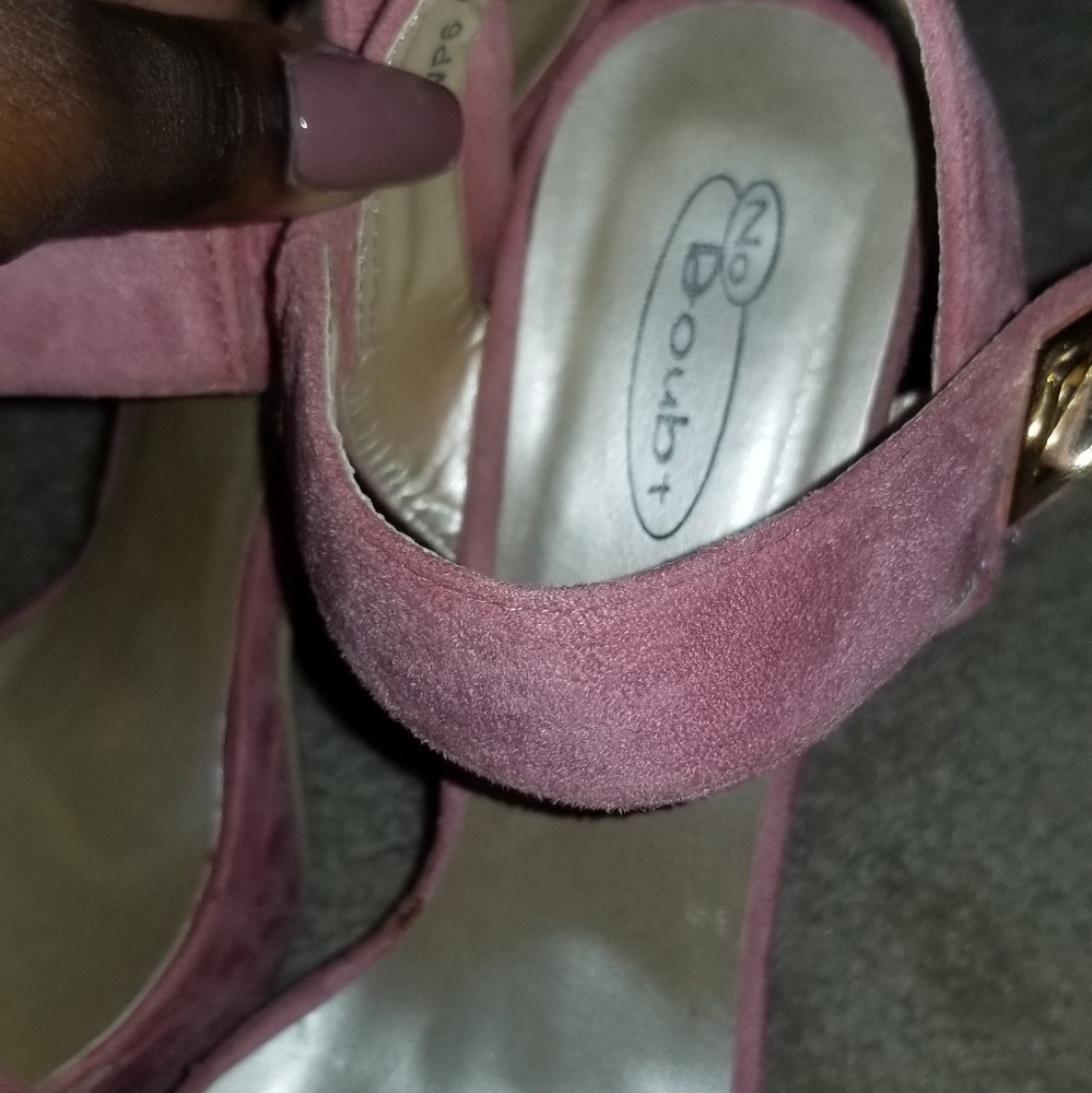 Heels - Picture 3 of 4